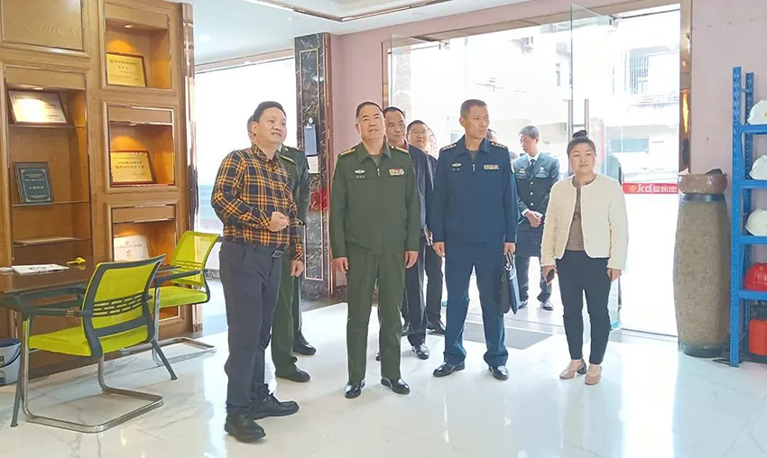 佛山军分区政委、禅城区委常委领导一行莅临午夜看片福利调研指导工作